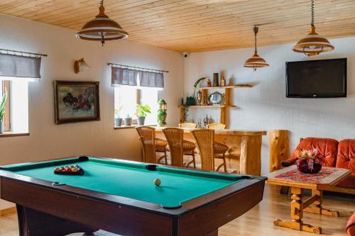 Mesa de billar en DW Pod Jaworami - relaks - jacuzzi, sauna na wyłączność