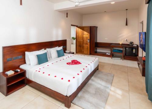 a bedroom with a large bed and a bathroom at Citadel Boutique Hotel Thekkady in Jāmb