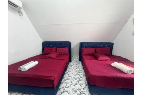 Кровать или кровати в номере Capital O 91227 Chalet D'bendang Mak Teh