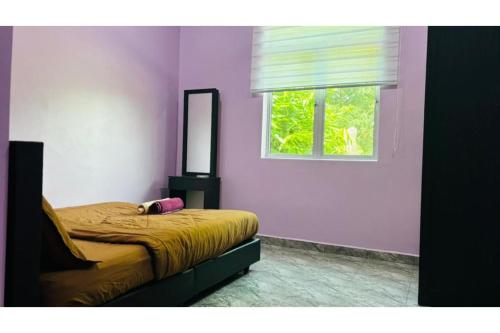Кровать или кровати в номере Capital O 91227 Chalet D'bendang Mak Teh