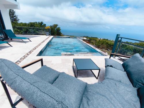 Πισίνα στο ή κοντά στο La VILLA MAHOT
