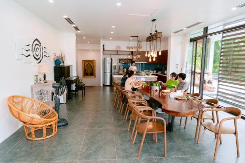 Επισκέπτες που μένουν στο Sol Village Cố Đụng - FREE SÂN PICKLE BALL