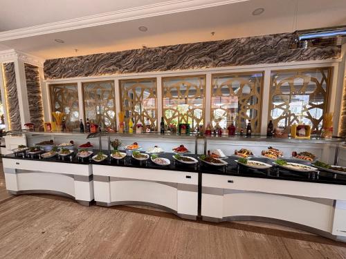 Makanan di atau berdekatan hotel