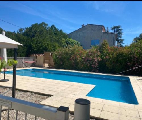 Bazén v ubytování Universo private pool and large garden nebo v jeho okolí