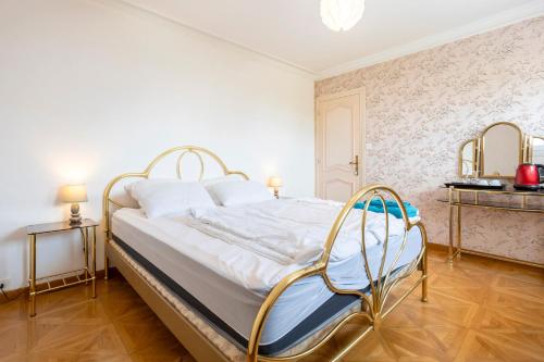 a bedroom with a large bed with white sheets at Les Hortensias Entre Terre Et Mer in Plogoff