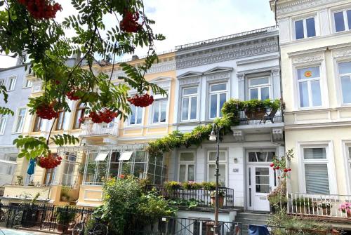a building with potted plants on its windows at Feldhouse in Bremen