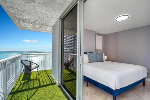 Postel nebo postele na pokoji v ubytování 1200 Brickell Bay Drive 3102