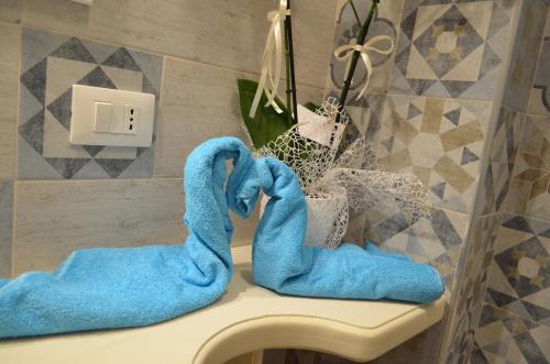 a pair of towels sitting on a counter in a bathroom at dimore cieli di dante in Conversano