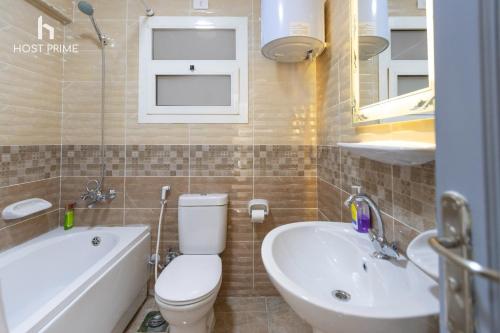 Ένα μπάνιο στο Host Prime Bright Apartment