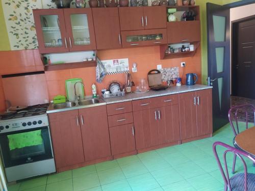 Kuchyň nebo kuchyňský kout v ubytování Flat 11