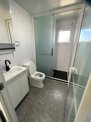 Et badeværelse på Cabin in Central Wagga