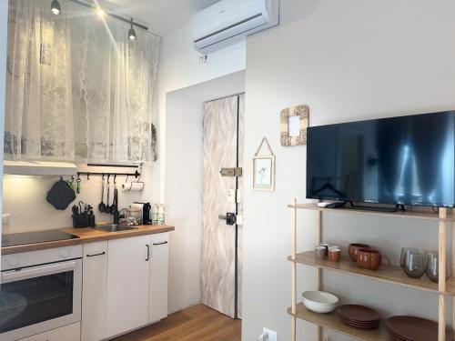 MCH Navigli - 6 stops to Duomo, modern studio with ac and wifi