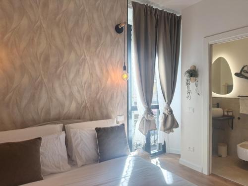 MCH Navigli - 6 stops to Duomo, modern studio with ac and wifi