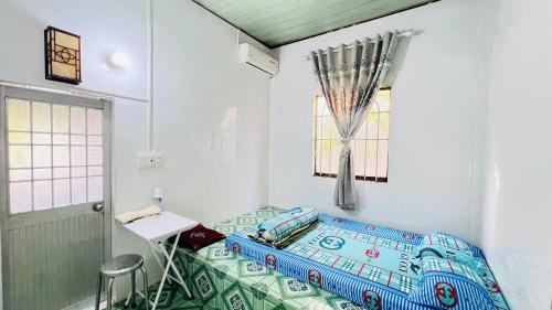 Postel nebo postele na pokoji v ubytování HOMESTAY Hoàng GIa
