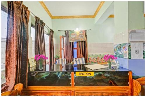 Χώρος καθιστικού στο HOTEL GATEWAY INN Near Dakhineswara Kali Temple And Bus Stand- Fully Air Conditioning - A Premium Hotel In Bhadrak