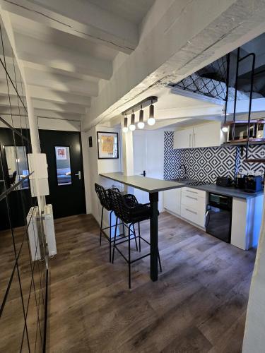 Una cocina o zona de cocina en Escale