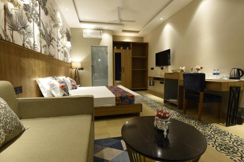a hotel room with a bed and a desk at Hotel Eutopia in Morjim