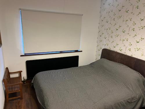 Postel nebo postele na pokoji v ubytování Apartment - Clonlyne House
