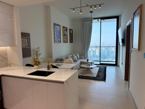 Modern 1BD APT In Binghatti Burj Khalifa Skyline