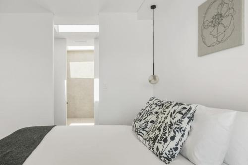 Ένα ή περισσότερα κρεβάτια σε δωμάτιο στο Stylish Coastal Retreat Near Cronulla Beach