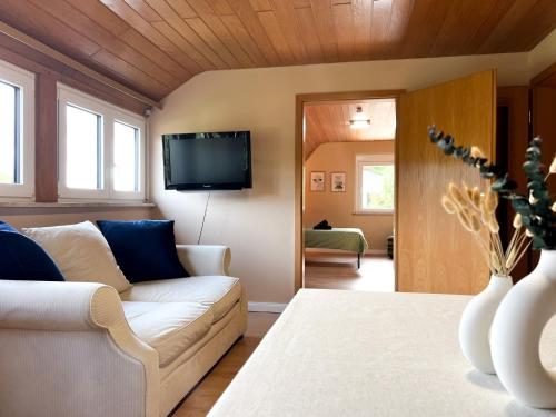 Μια τηλεόραση ή/και κέντρο ψυχαγωγίας στο Golden Oldie Kocherblick ,Retro Charme trifft BohoStyle