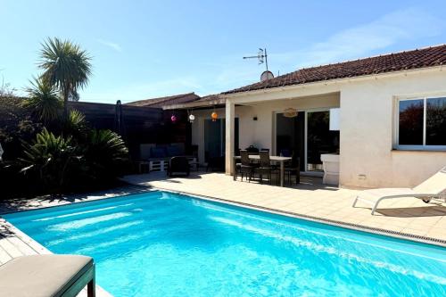 Comfortable Villa with Pool Near Cala Rossa & Pinarello Beaches