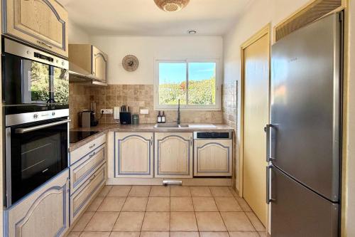 Comfortable Villa with Pool Near Cala Rossa & Pinarello Beaches