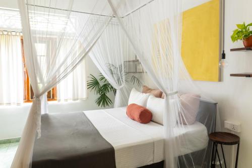 Ένα ή περισσότερα κρεβάτια σε δωμάτιο στο Lotus Surf And Wellness