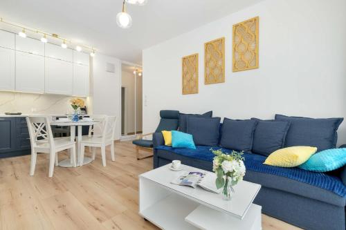 Unique 1 Bedroom Apartment with Parking and Gym Access by Noclegi Renters
