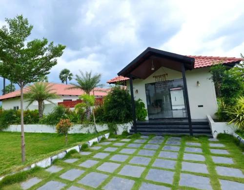 Κήπος έξω από το A Luxury Farm stay