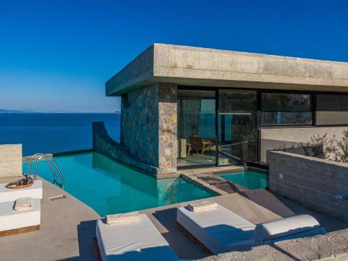 Hồ bơi trong/gần Mare e Pietra -Pietra Luxury Villa Pefkali
