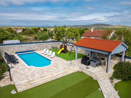 an overhead view of a backyard with a pool and a gazebo at Villa Elder ZadarVillas in Donji Lepuri