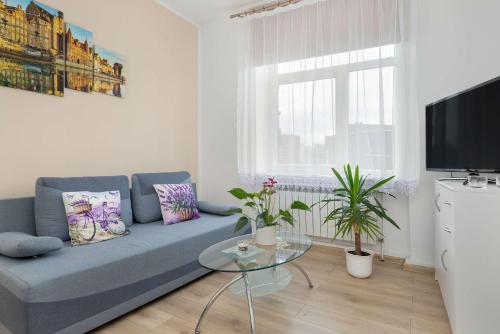 Five Bedroom Apartment for 12 in Gdańsk Center with Desk and Balcony by Noclegi Renters