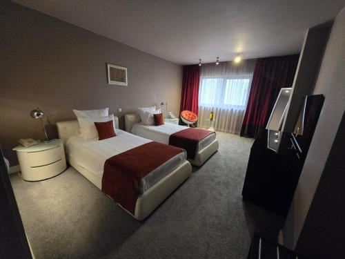 Hotel Dumbravaにあるベッド