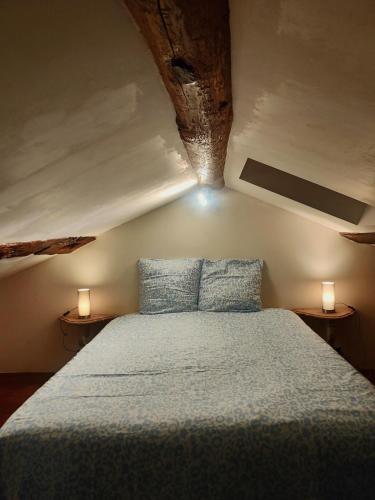 En eller flere senge i et værelse på Petite maison en pierre