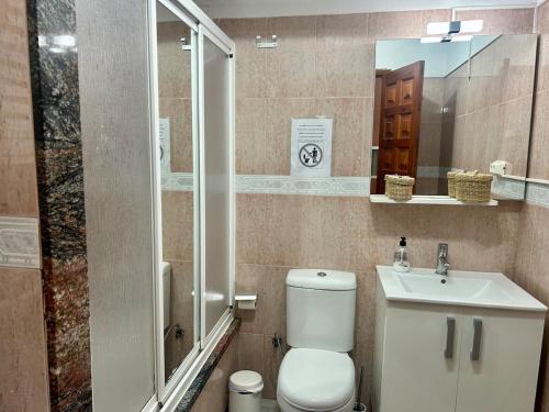 Ένα μπάνιο στο San Marcos Frontline