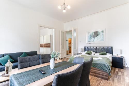 Cozy 2BR shared Apartment, very Central with Easy City Access