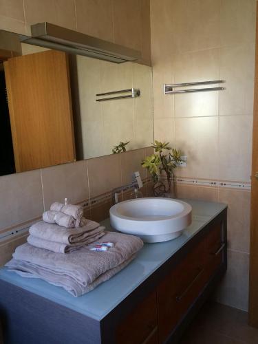 A bathroom at Canaima Alicante