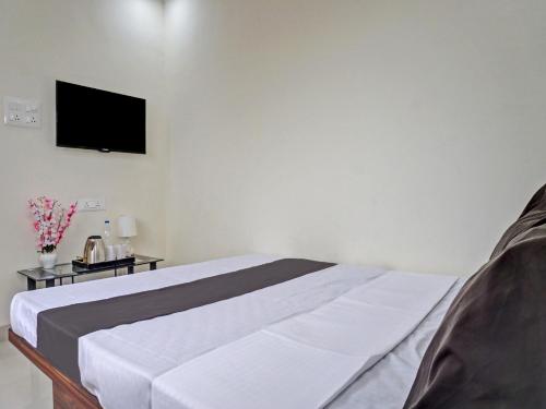Hotel O Nutan Lodgingにあるテレビまたはエンターテインメントセンター