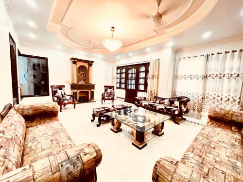 Χώρος καθιστικού στο South Residency - South Delhi by South INN