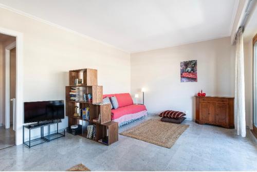 Nice Port Apartment Top Floor Terrace Near Transport Sleeps 4
