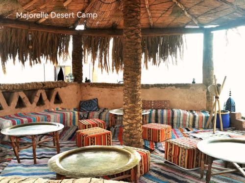 Posezení v ubytování Majorelle Desert Camp