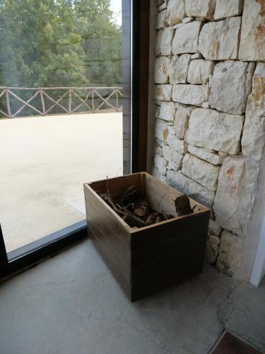 a wooden box sitting in front of a window at Hani i Qerosit in Kuçovë