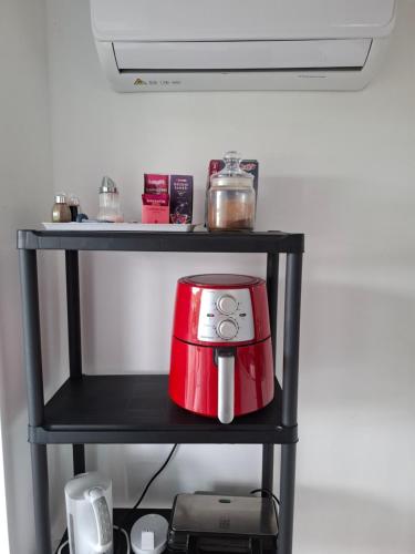 Příslušenství pro přípravu čaje a kávy v ubytování Prenočišče ČERNOŠA Apartma Studio