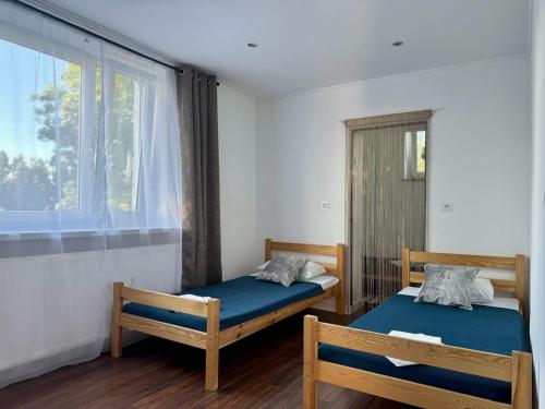 Ένα ή περισσότερα κρεβάτια σε δωμάτιο στο Apartamenty Podlesie