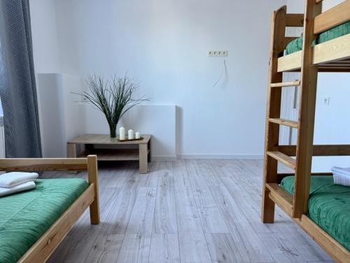 Ένα ή περισσότερα κρεβάτια σε δωμάτιο στο Apartamenty Podlesie