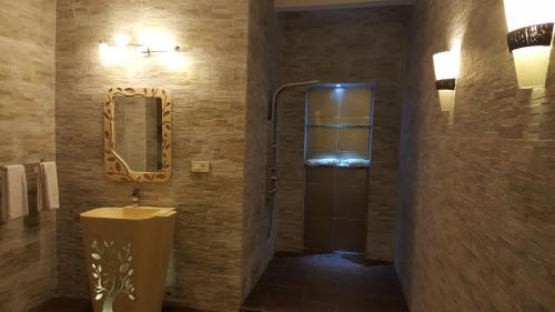 Bathroom sa Riviera Taouyah Hotel
