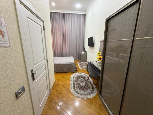 TV a/nebo společenská místnost v ubytování Pilot By Haz Hotel