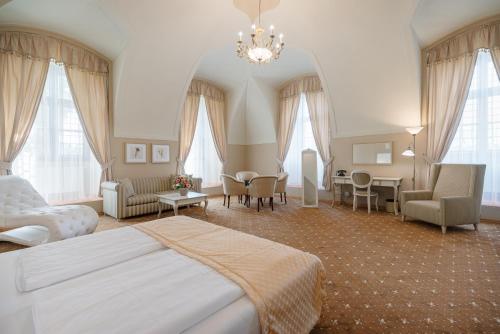 Postel nebo postele na pokoji v ubytování Hotel Gino Park Palace - Kaštieľ Orlové