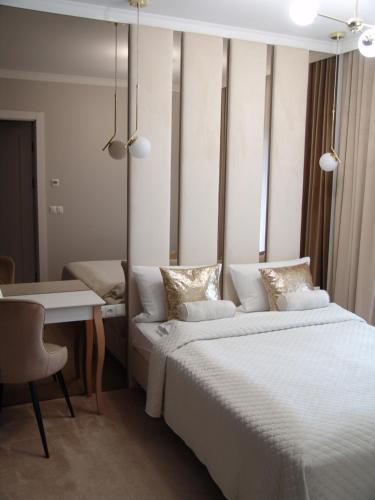 Ein Bett oder Betten in einem Zimmer der Unterkunft Apartment LUXOR - Airport Katowice-Pyrzowice